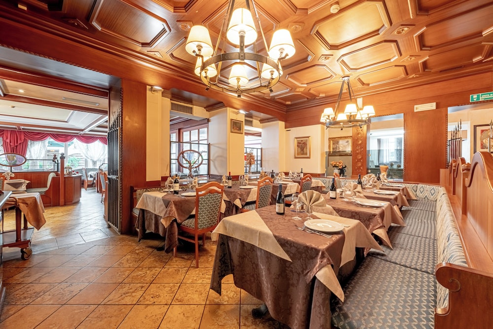 Schloss Hotel & Club Dolomiti 36/50