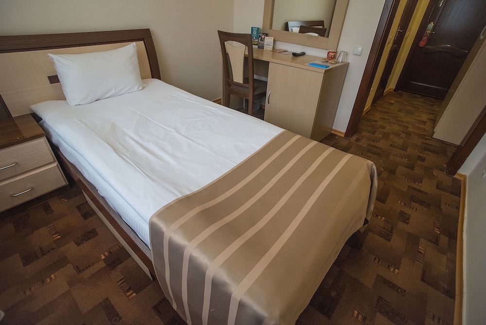 Alma Hotel 48/76