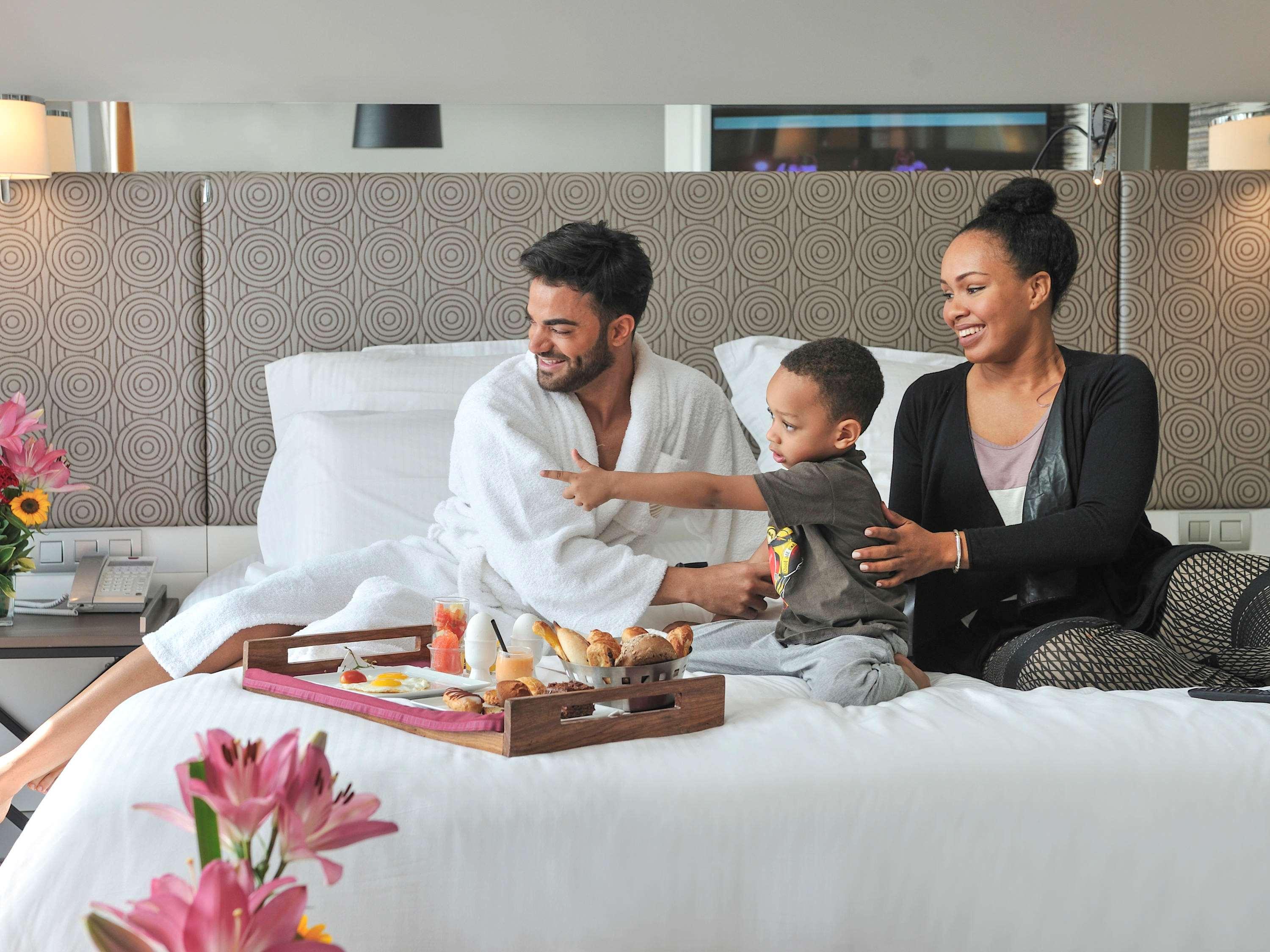 JUNIOR SUITE, KING BED, SEA VIEW