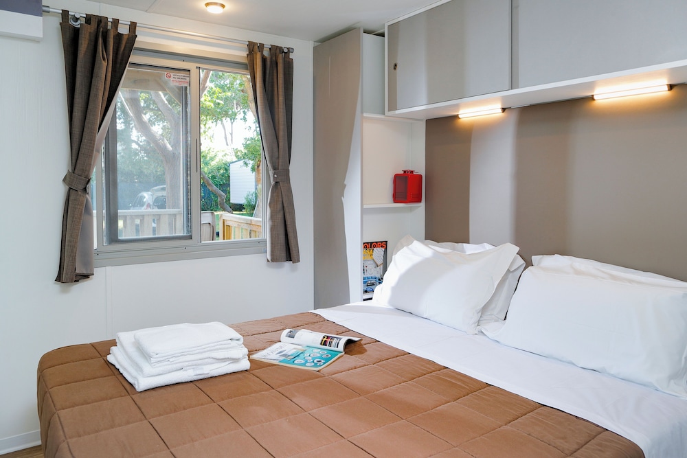 2 BEDROOMS, BUNGALOW