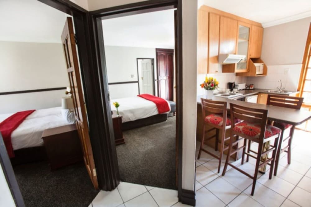 Court Classique Suite Hotel 15/50