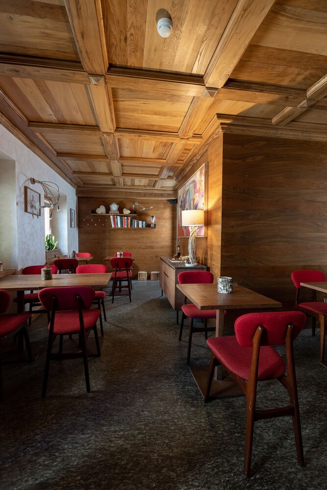 Sottovento Luxury Hospitality 60/67