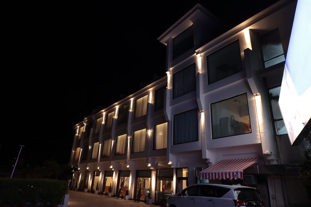 The Vaishno Devi Sarovar Portico Katra 2/66