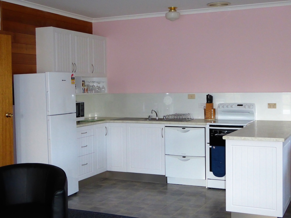 PLATYPUS PARK COUNTRY RETREAT 57/57