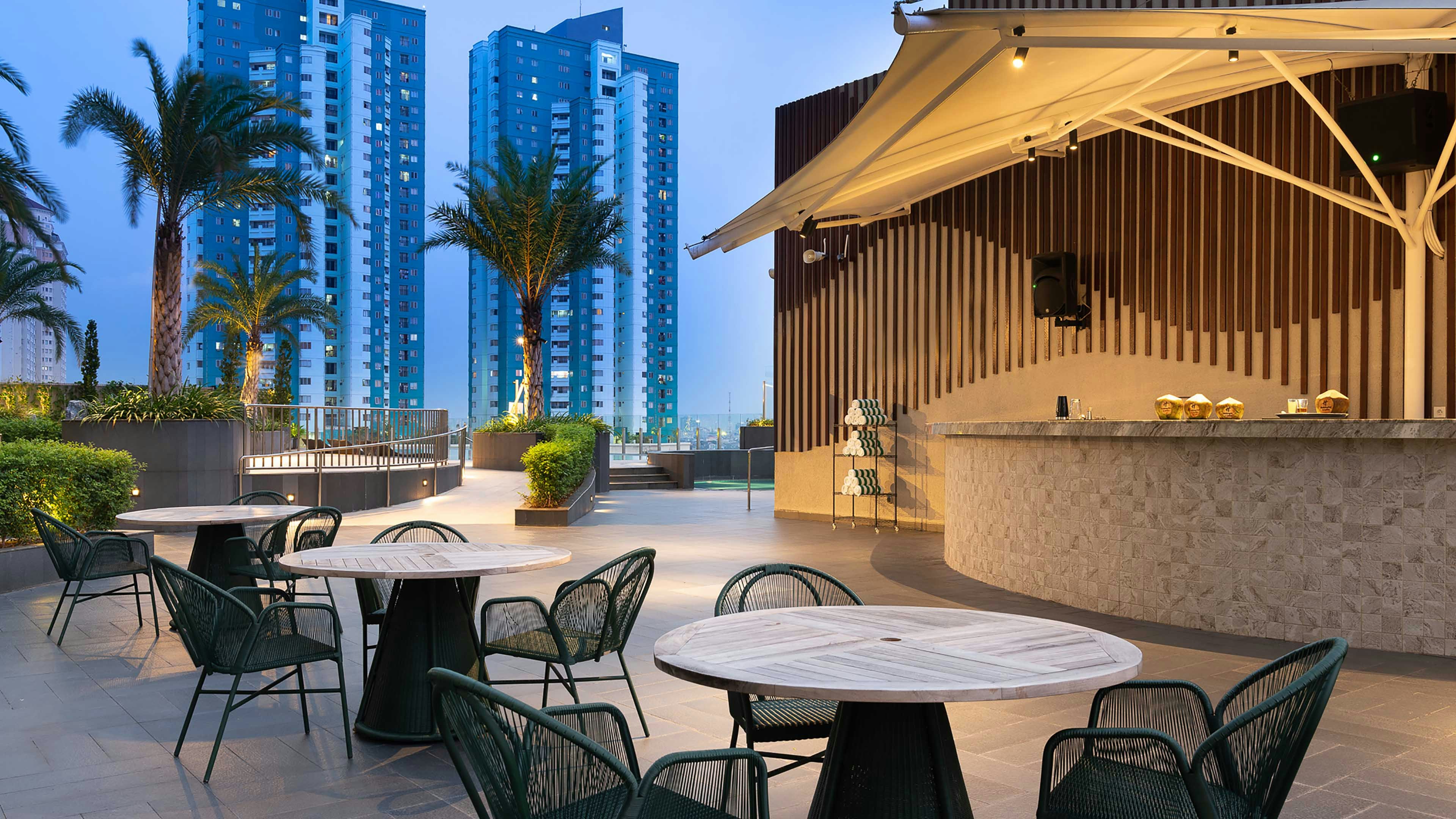 Holiday Inn Hotel Suites Jakarta Gajah Mada 56/77
