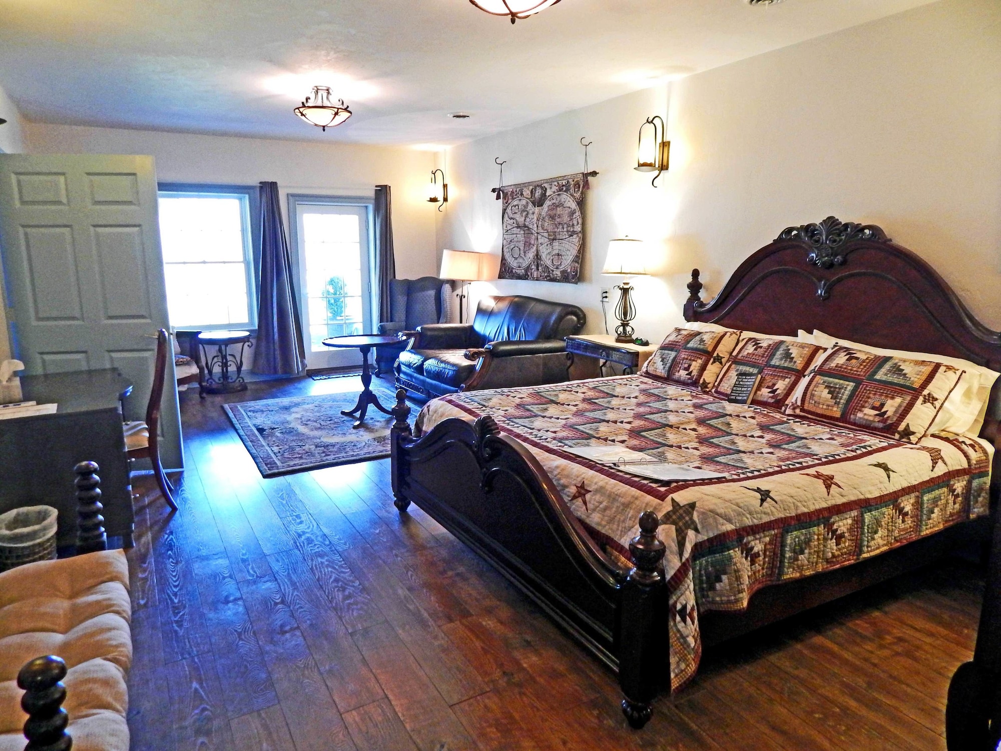 Hideaway, King Bed، Battlefield Bed &amp; Breakfast Inn 6/10