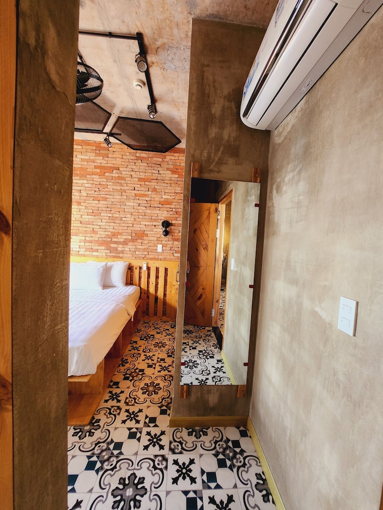 Scenic Valley Suite 23/50