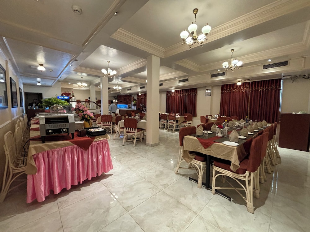HOTEL PRADEEP 38/55