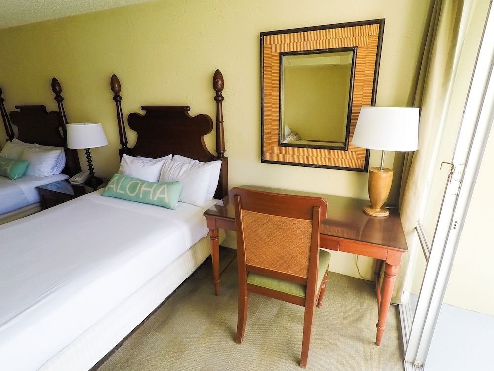 Ohia Waikiki Studio Suites 30/99
