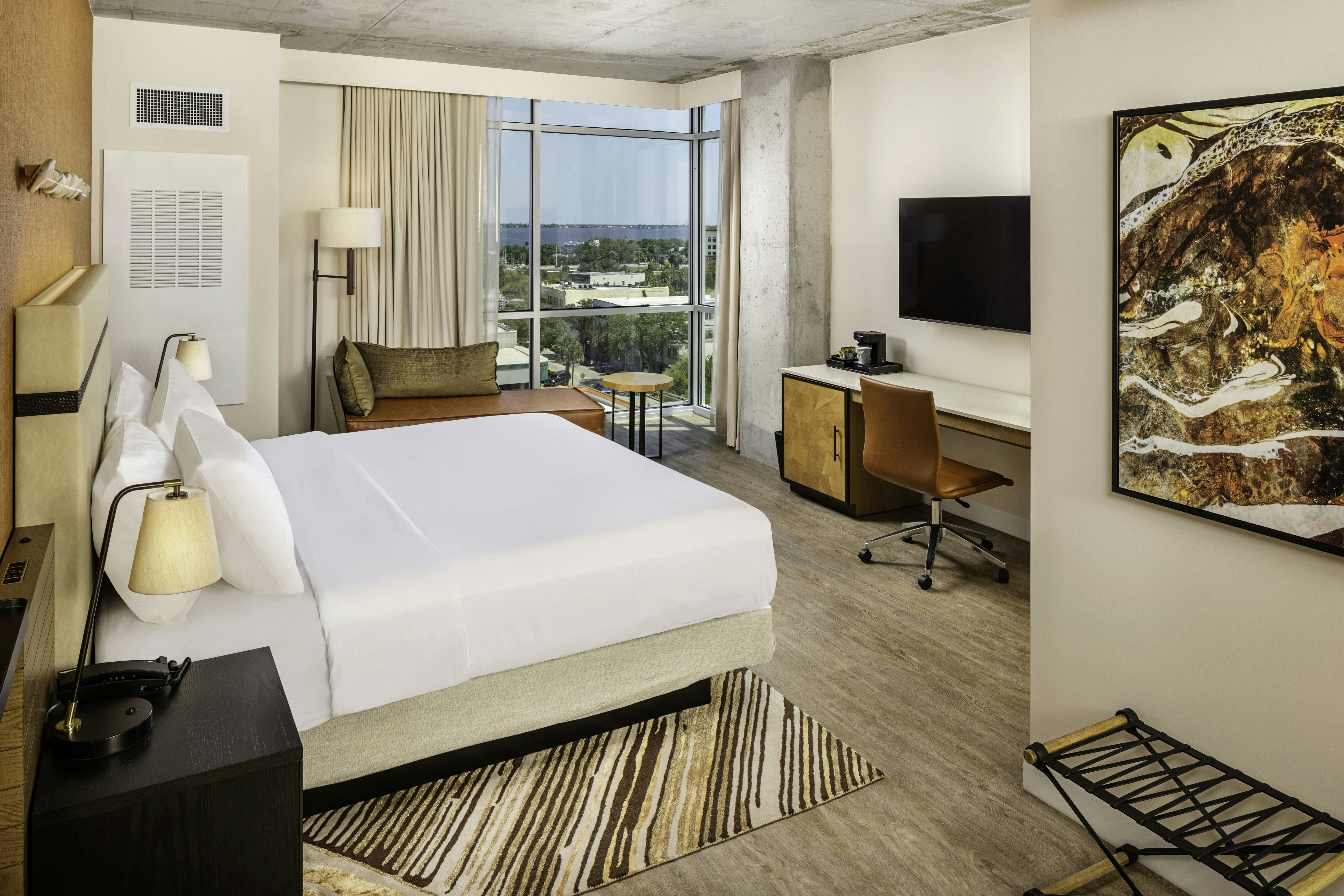ROOM, KING BED, CITY VIEW, CORNER, ACCESSIBLE