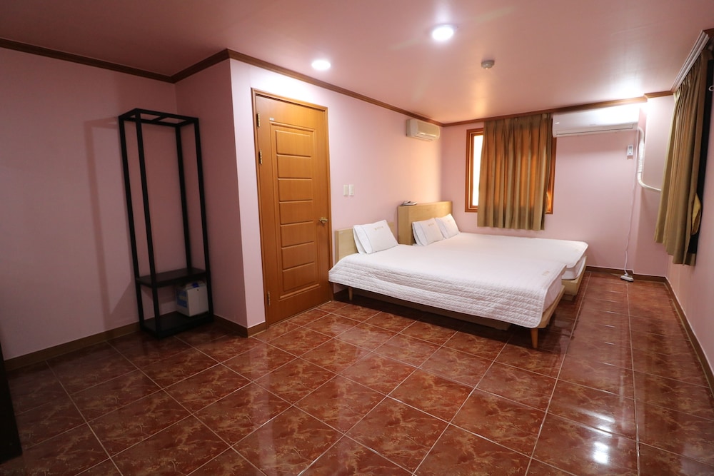 Centum Motel 16/35