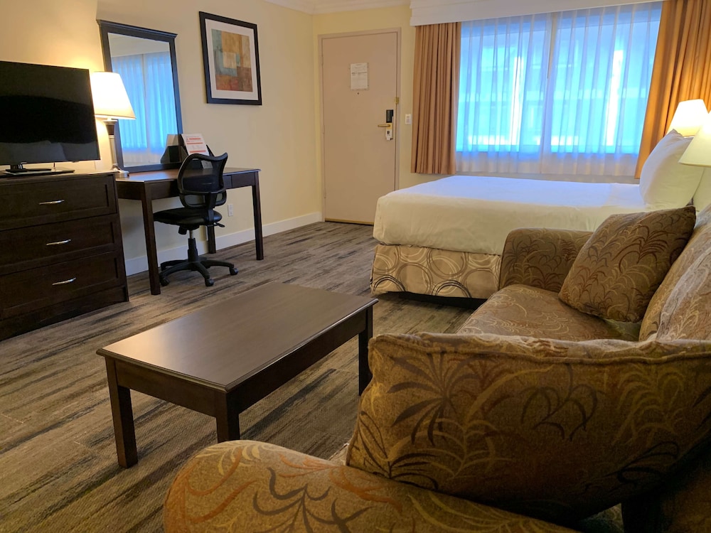 Best Western Plus Burnaby Hotel 48/76