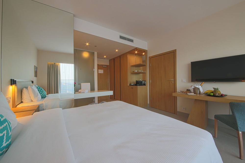 Poseidon Beach Resort 10/31