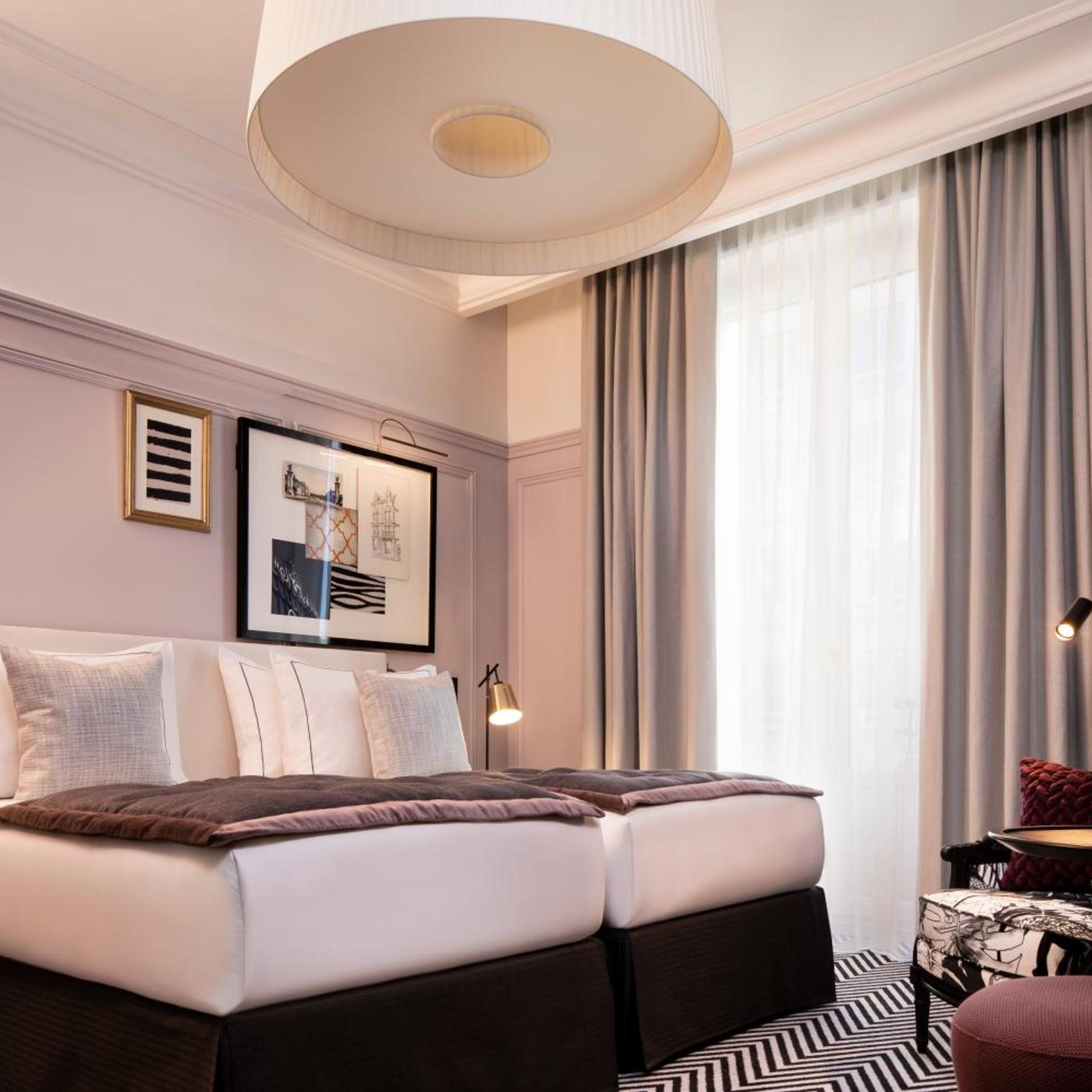 Deluxe, King Bed, Eiffel View