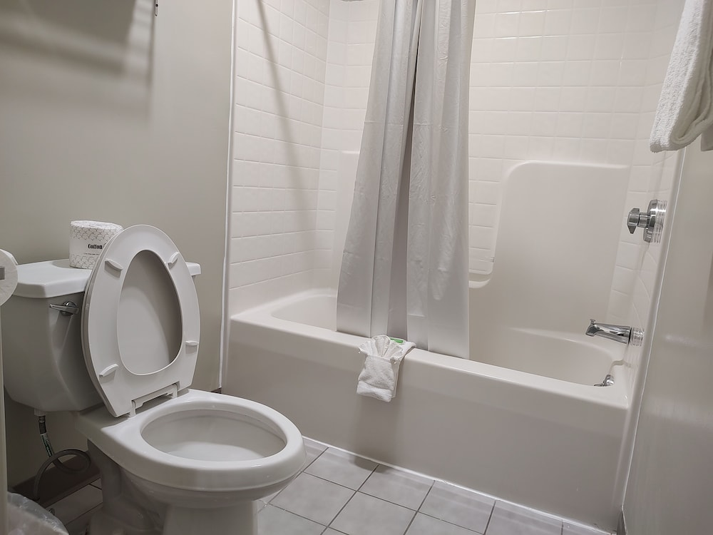 Hilltop Inn & Suites - North Stonington 15/60