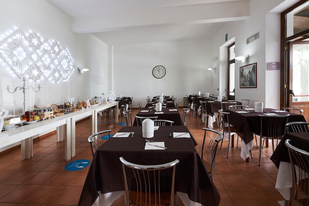restaurant-cafeteria
