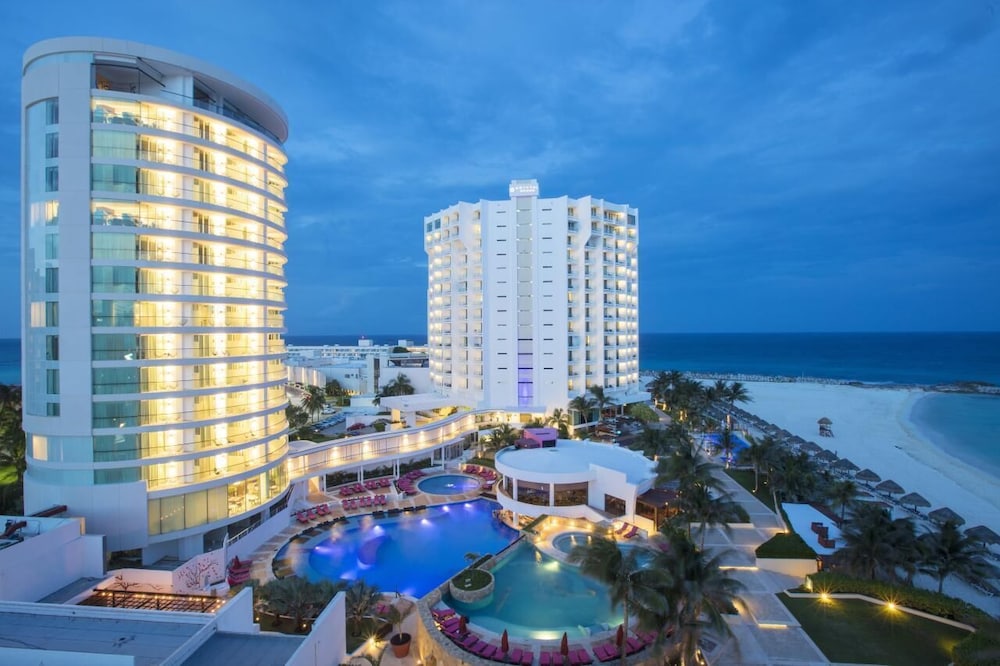 Krystal Grand Cancun All Inclusive 2/50