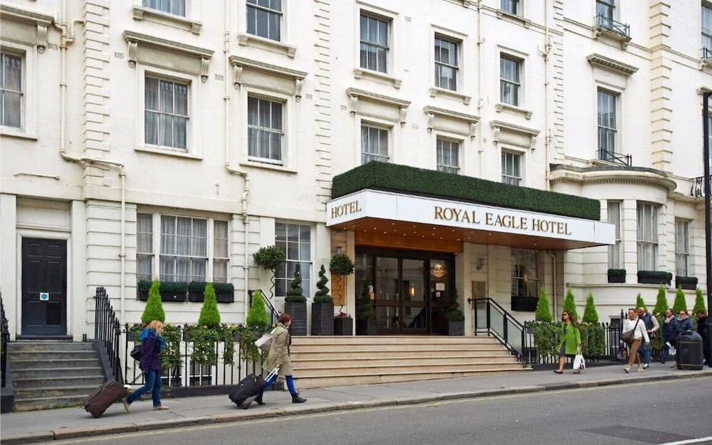 Royal Eagle Hotel 63/66