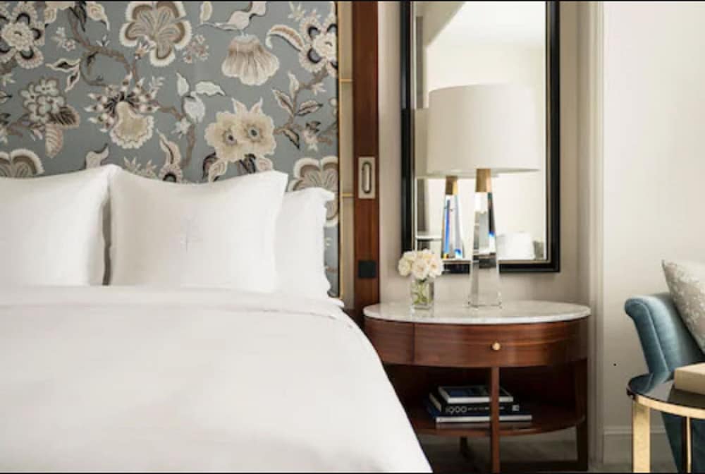 Four Seasons Hotel Westlake Village 9/72
