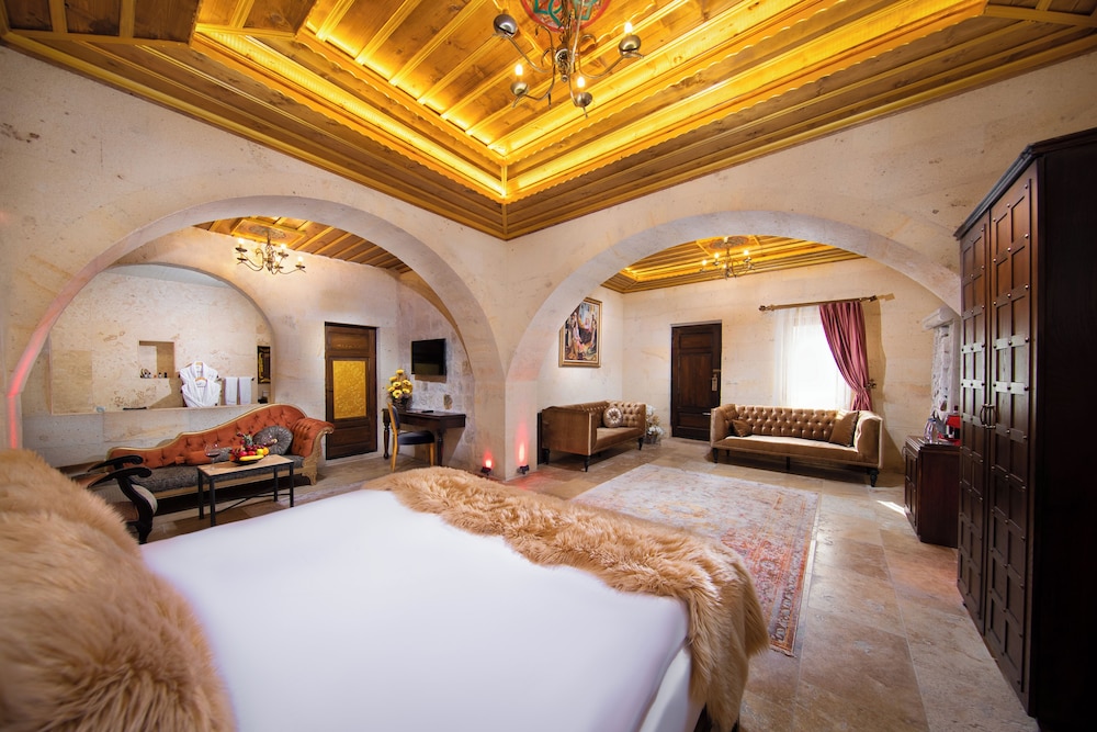 Pegasos Cave Suite 15/50