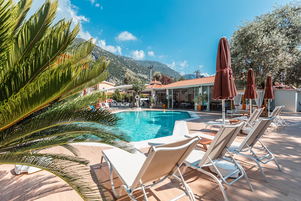 Bronze Hotel - Adults Only 28/32