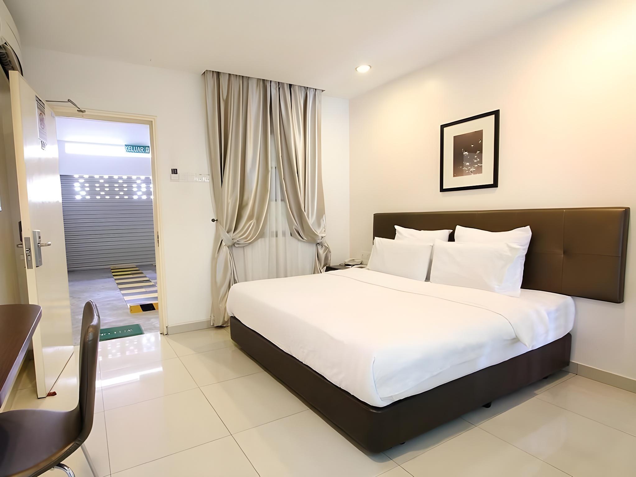 Motel, Suite, No Window