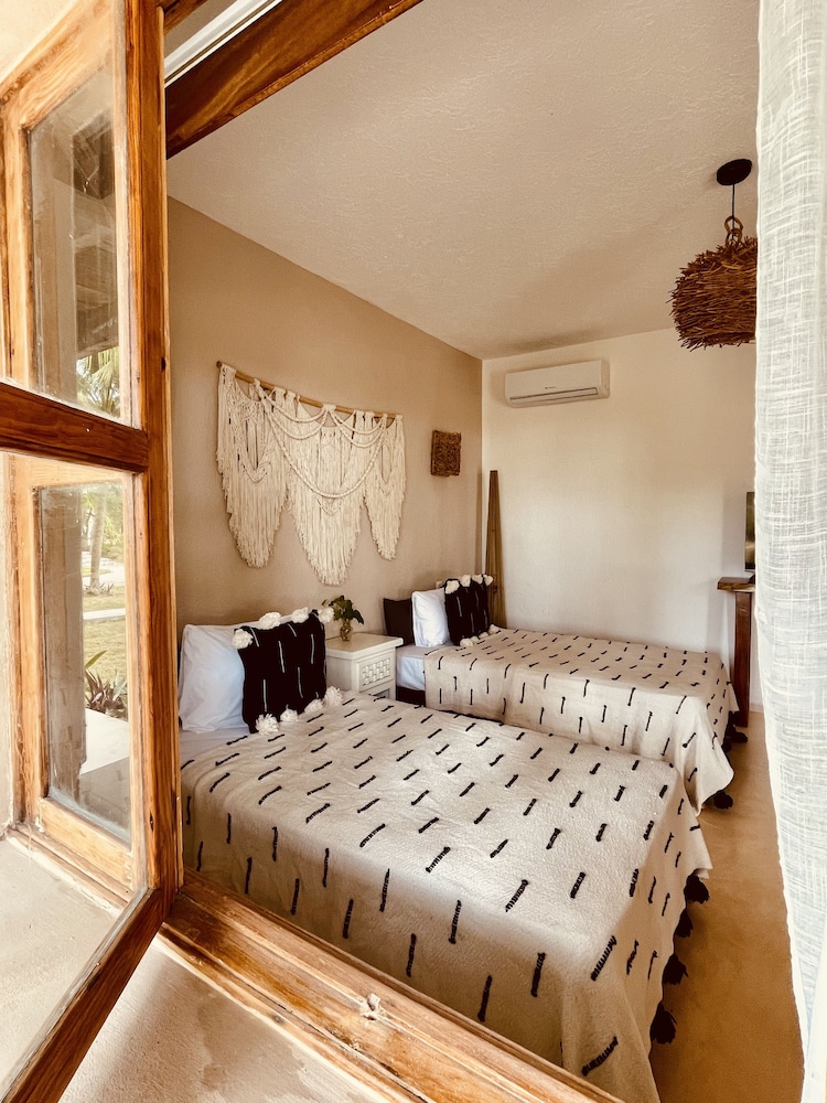 جناح بسرير كينج وسريرين منفصلين بإطلالة على الحديقة، Pavoreal Beach Resort 2/6