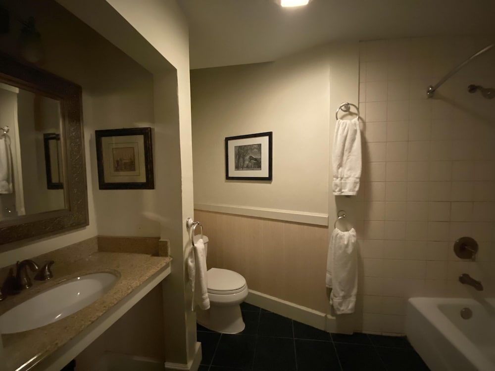 Gunn House Hotel 8/62