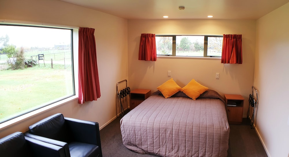 Glacier View Motel 16/68