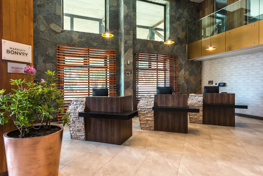 Hotel Courtyard by Marriott Puerto Montt 53/65