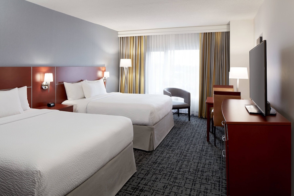 Fairfield Inn Suites Montreal Airport 5/30