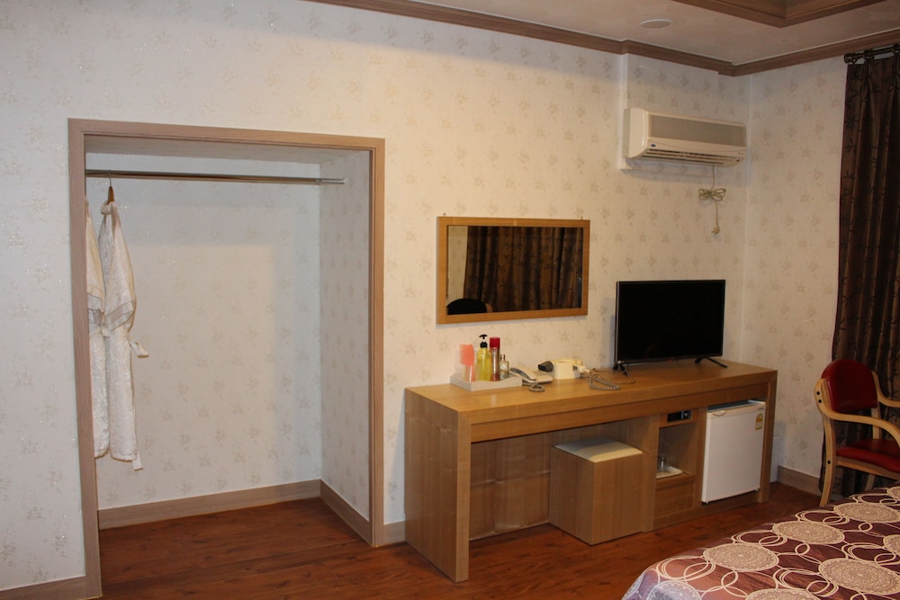 HOTEL PARKWOOD INCHEON AIRPORT 52/70