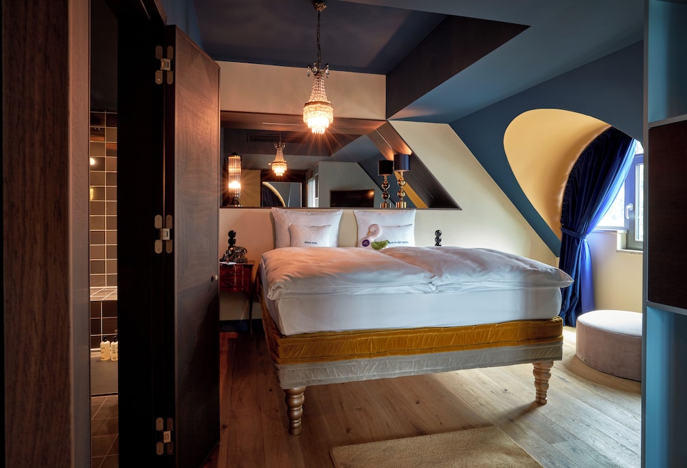 Swan, Suite, King Bed