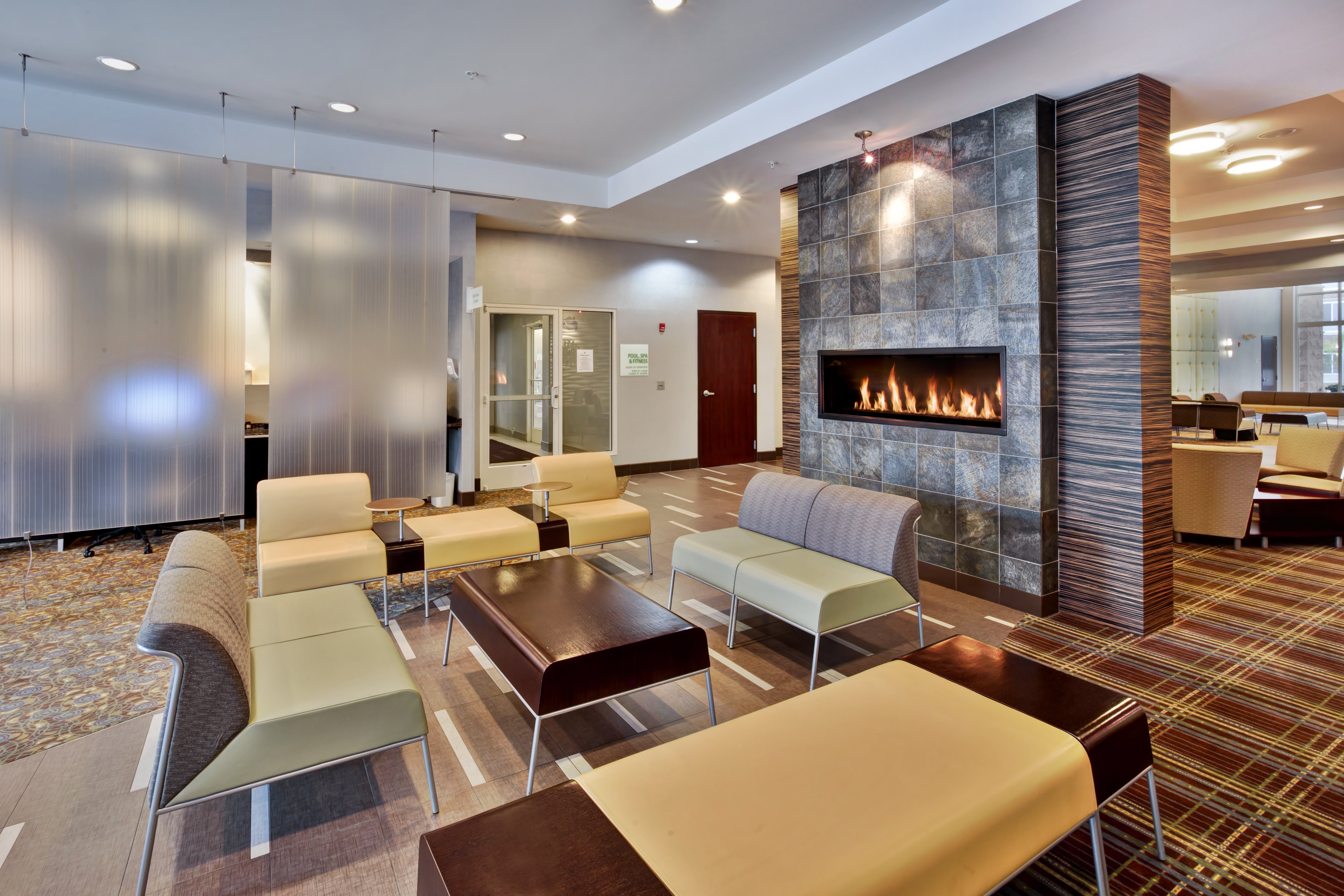 Holiday Inn Detroit Metro Airport 26/58
