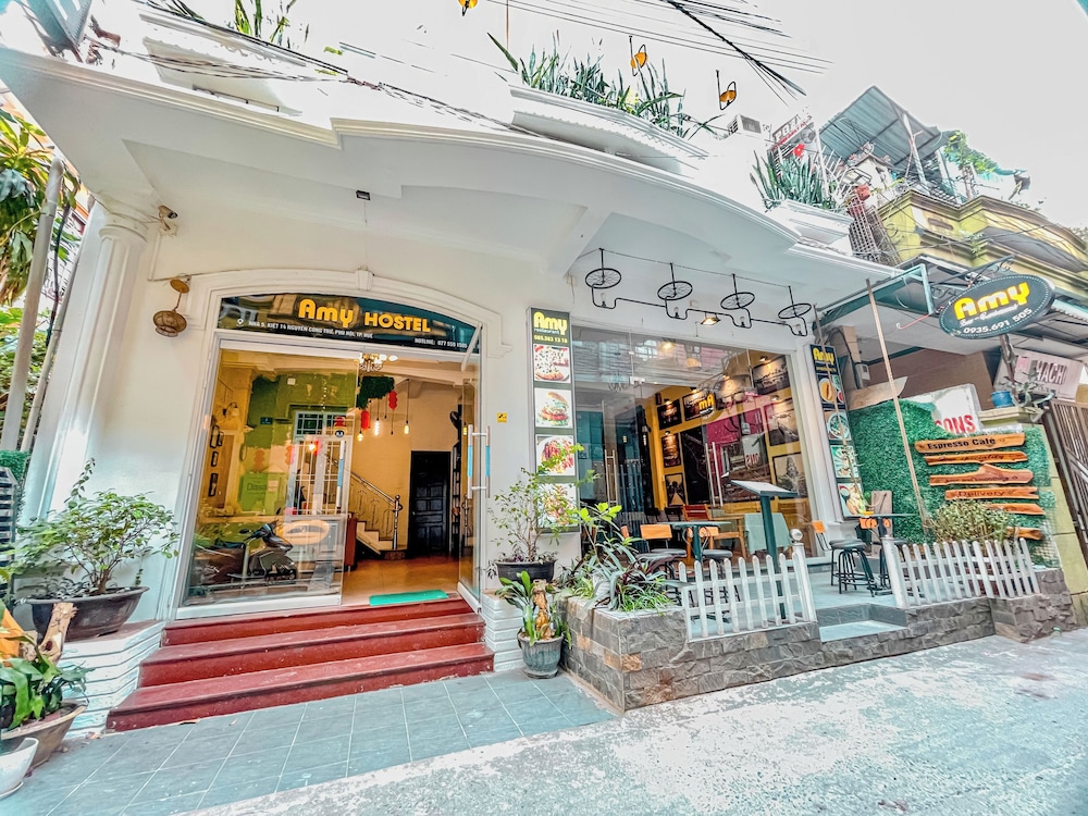 Amy Hostel Hue 3/65
