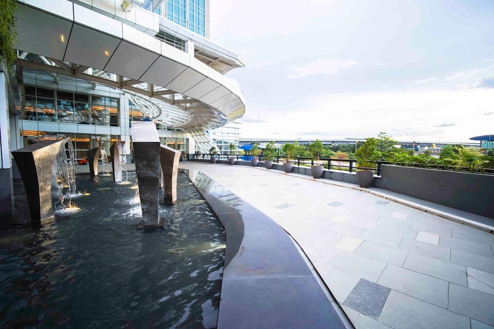 Nuanza Hotel and Convention Cikarang 43/46