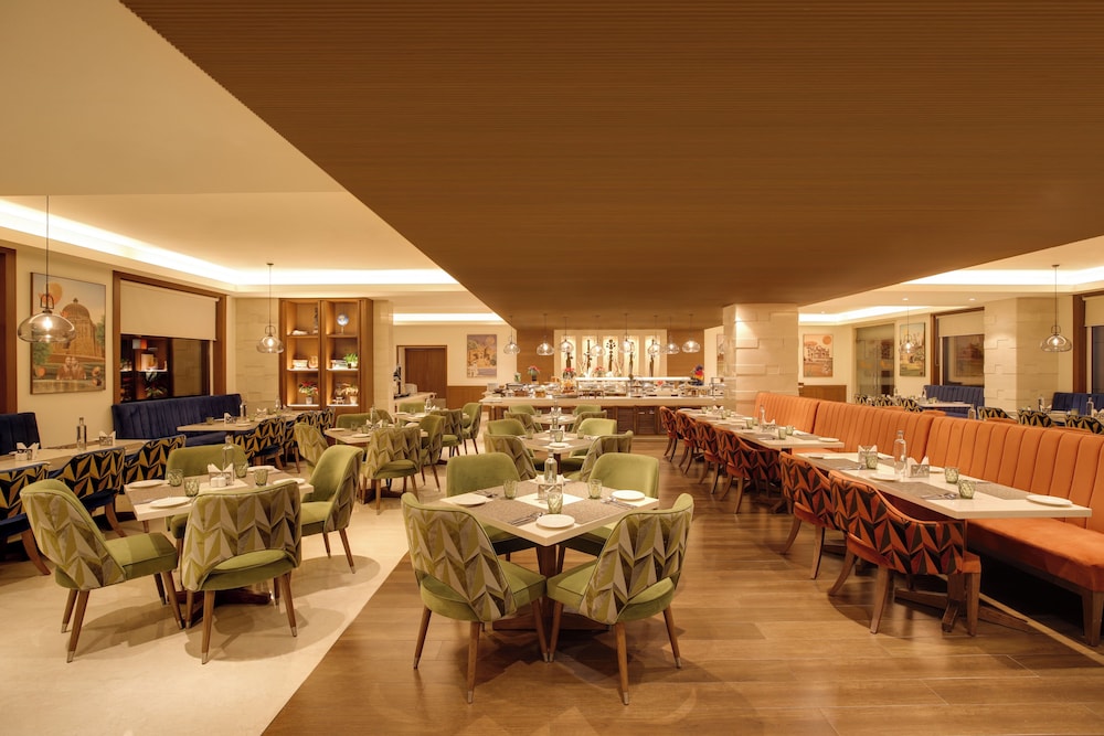 Lemon Tree Premier Delhi Airport 36/48