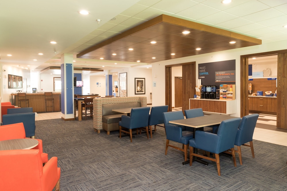 Holiday Inn Express Suites Michigan City 38/46