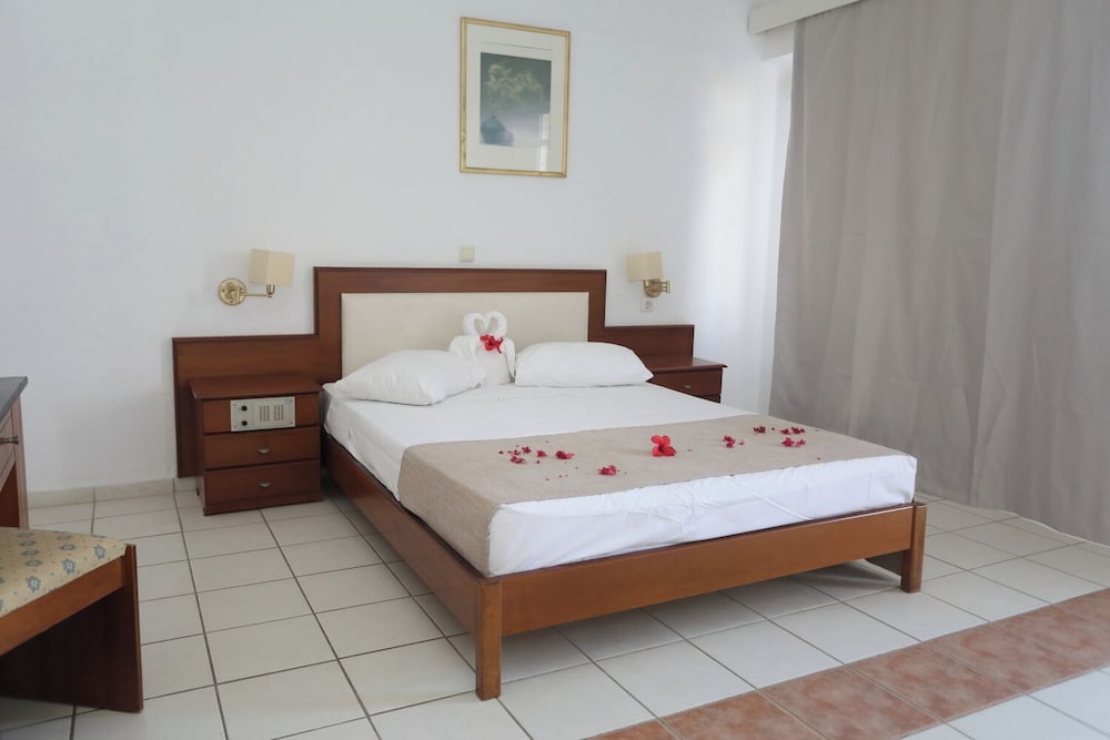 Economy, Queen Bed, Lateral Side Sea View، Maravel Star Art Hotel 6/10