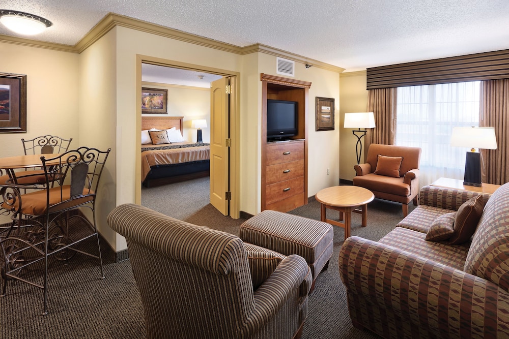 Clubhouse Hotel Suites Sioux Falls 41/67