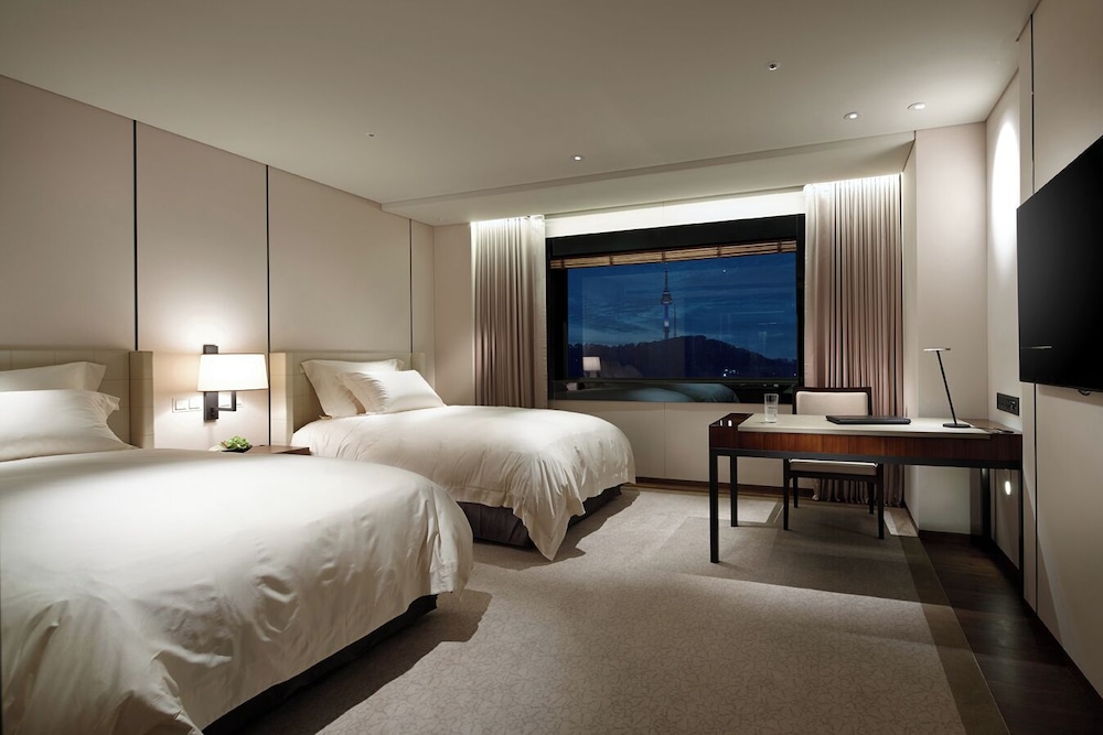 Deluxe, Twin Beds, Pool Access