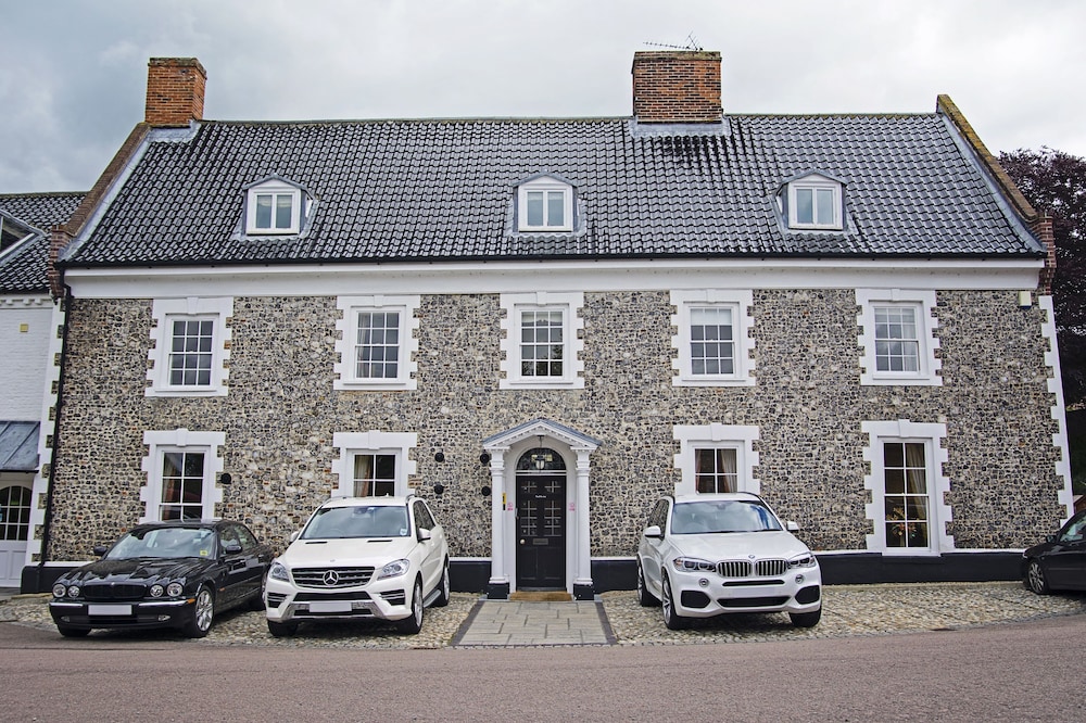 The Waveney House Hotel 48/58