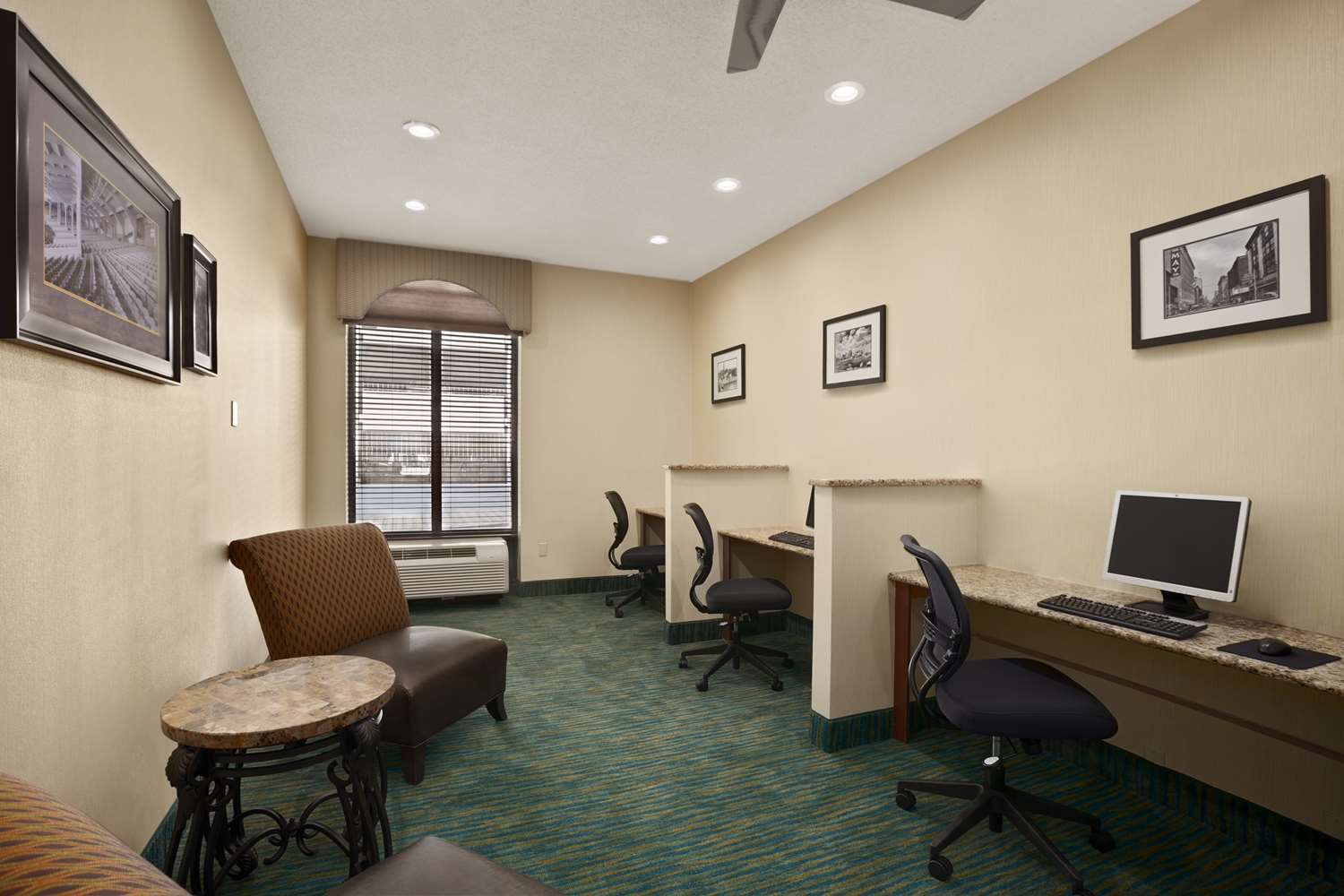 Days Inn By Wyndham Baltimore Inner Harbor 45/52