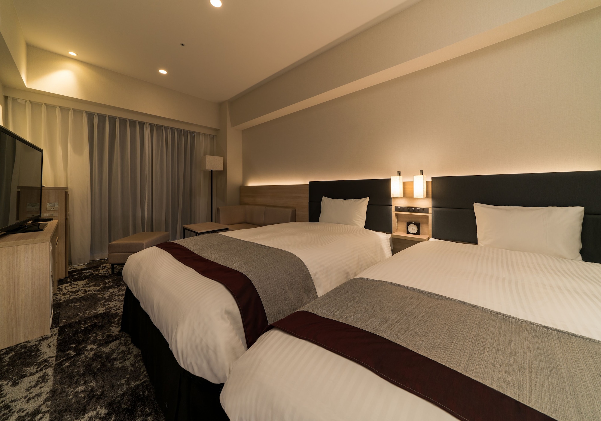 DELUXE, SINGLE, TWIN BEDS
