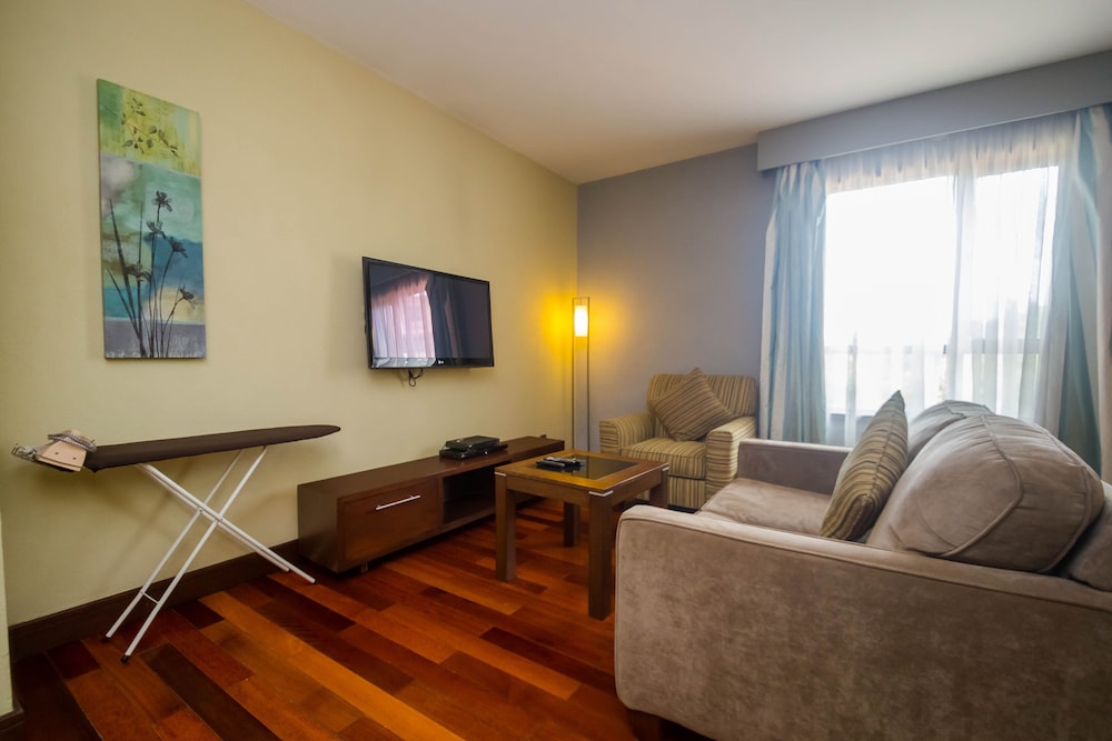 Taarifa Suites 28/50