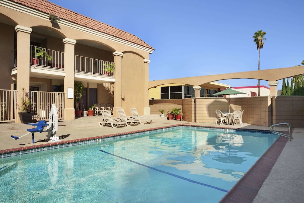 Howard Johnson By Wyndham Buena Park in BUENA PARK - CA