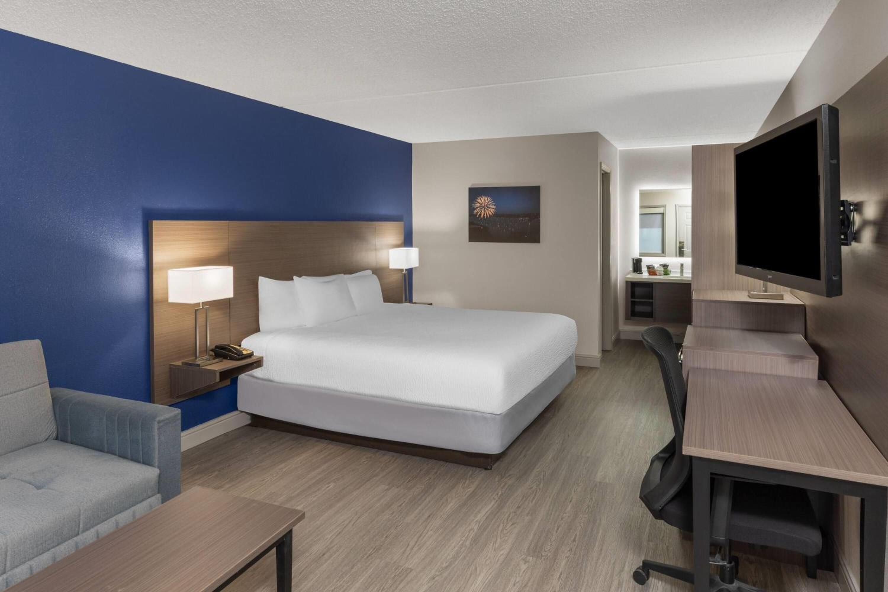 ROOM, KING BED