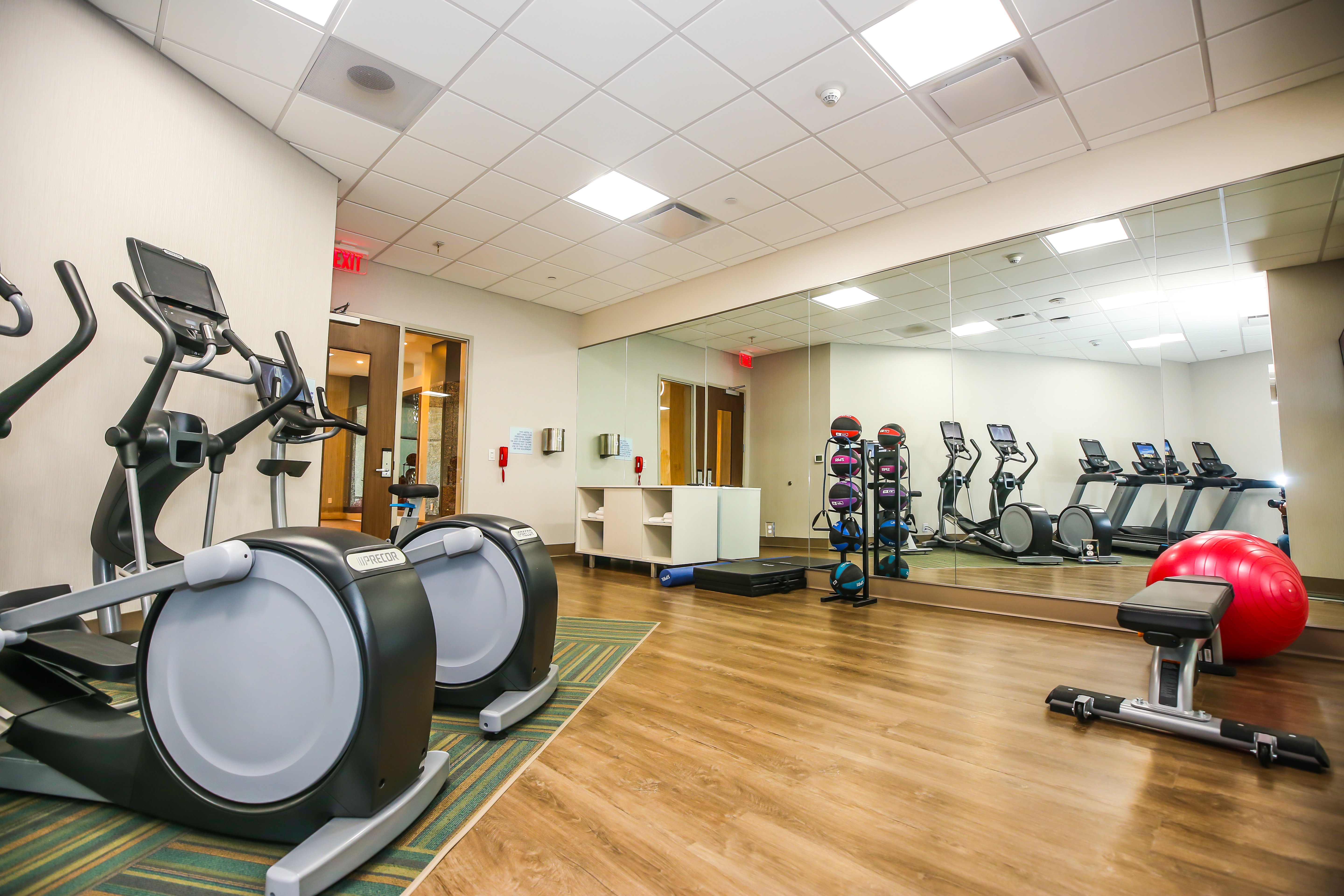 Holiday Inn Express & Suites Charlotte - South End 37/73