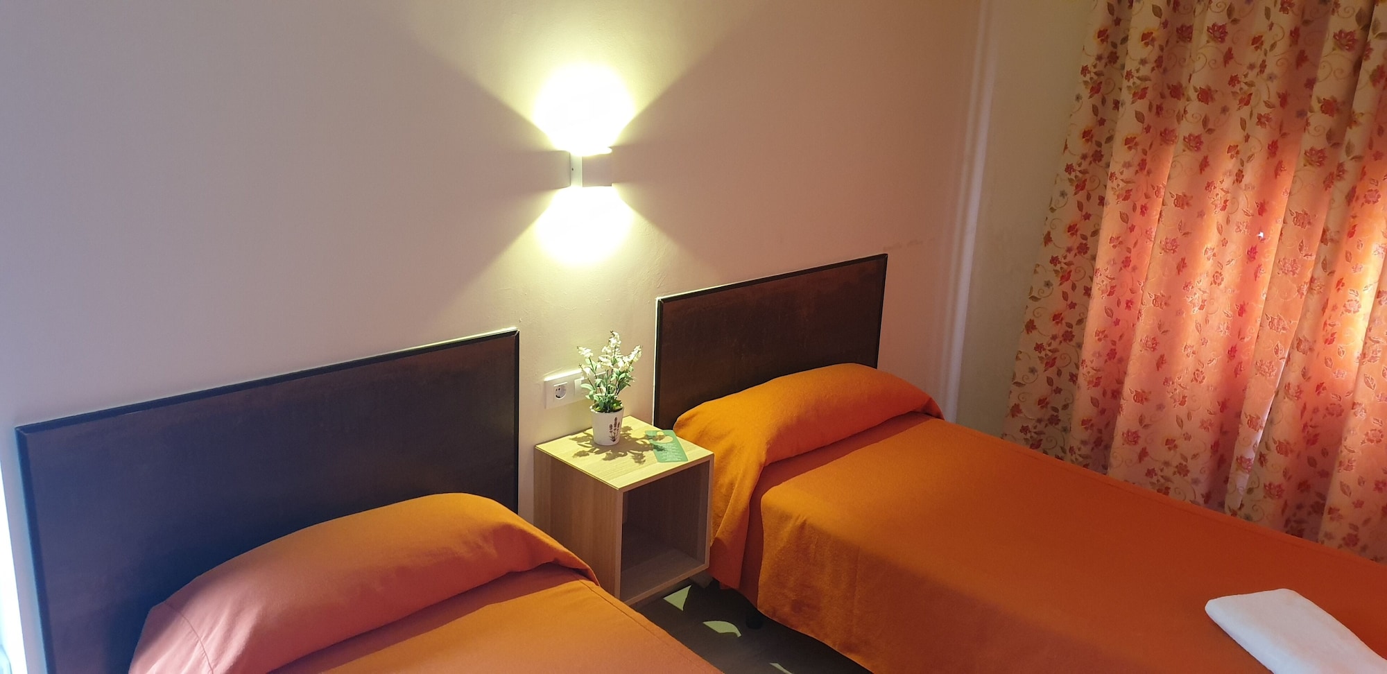 TOWER, TWIN BEDS, PRIVATE BATHROOM