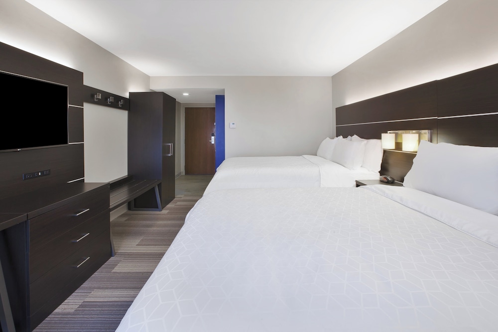 غرفة قياسية بسريرين كوين، Holiday Inn Express Tiffin 2/2